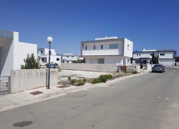  Land in Larnaca
